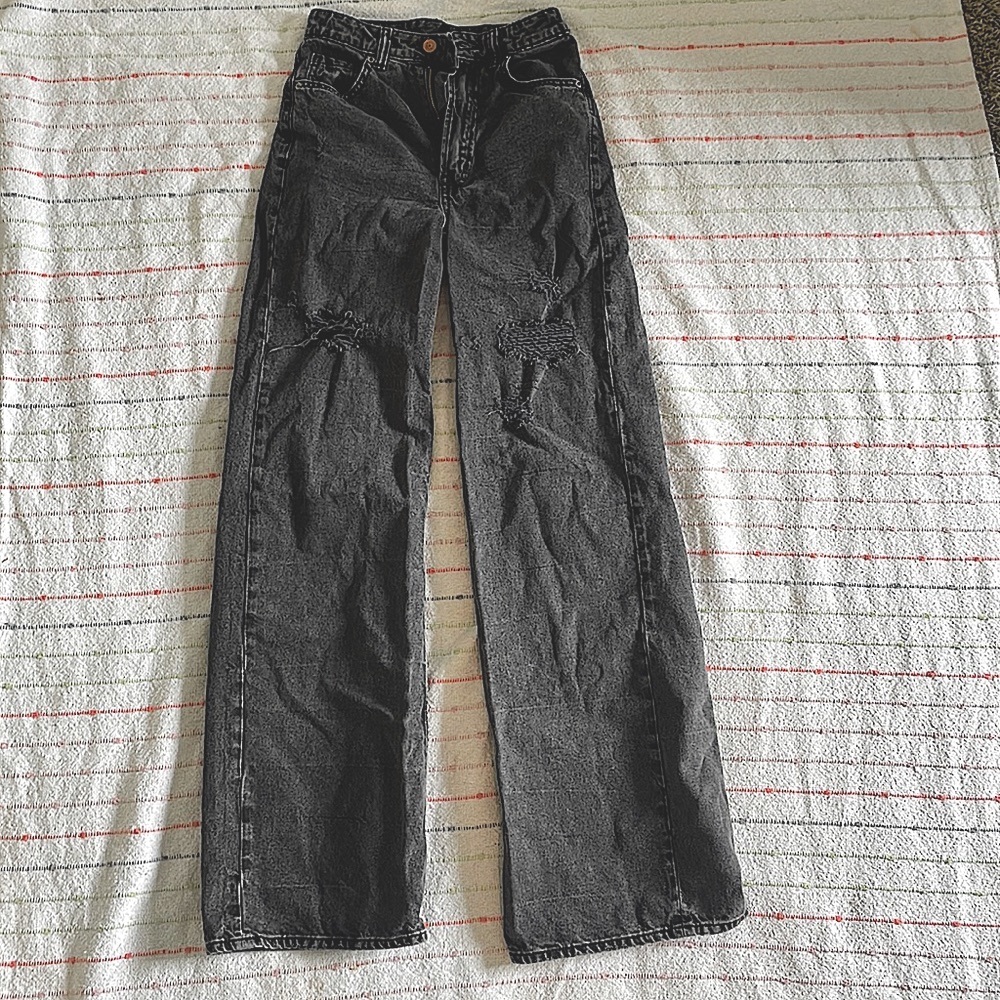 Black h&m division high rise jeans in size 0